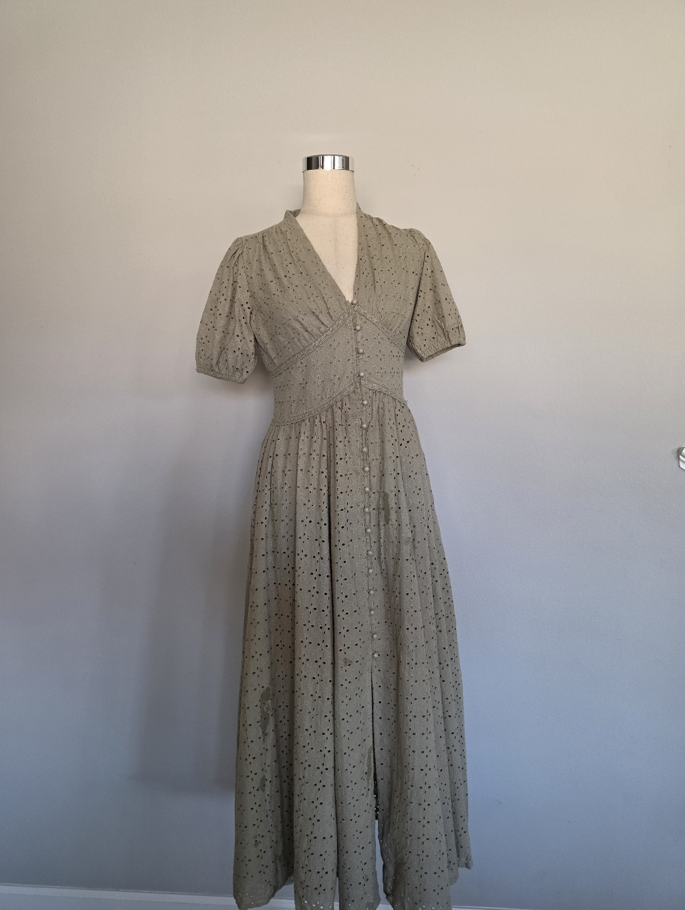 Cotton Eyelet Button Down Dress Olive Green - Picture 11 of 17